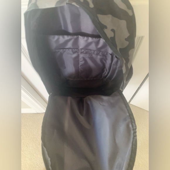 Habitu Backpack - Picture 3 of 7